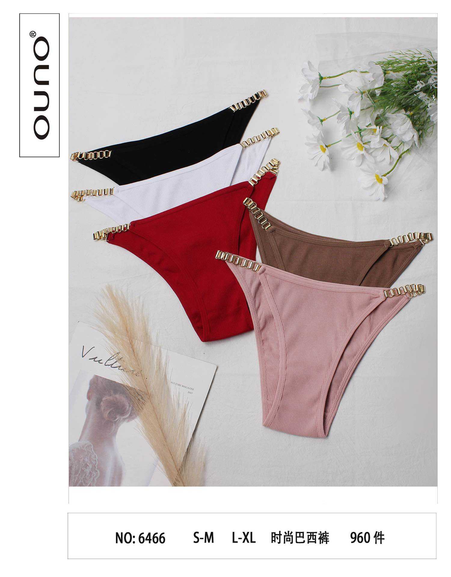 Culotte en dentelle élégante avec détails dorés