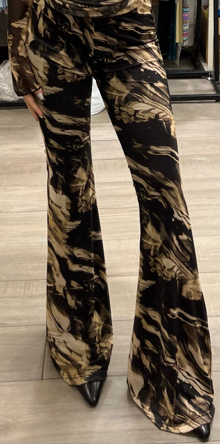 Pantalon à motif abstrait