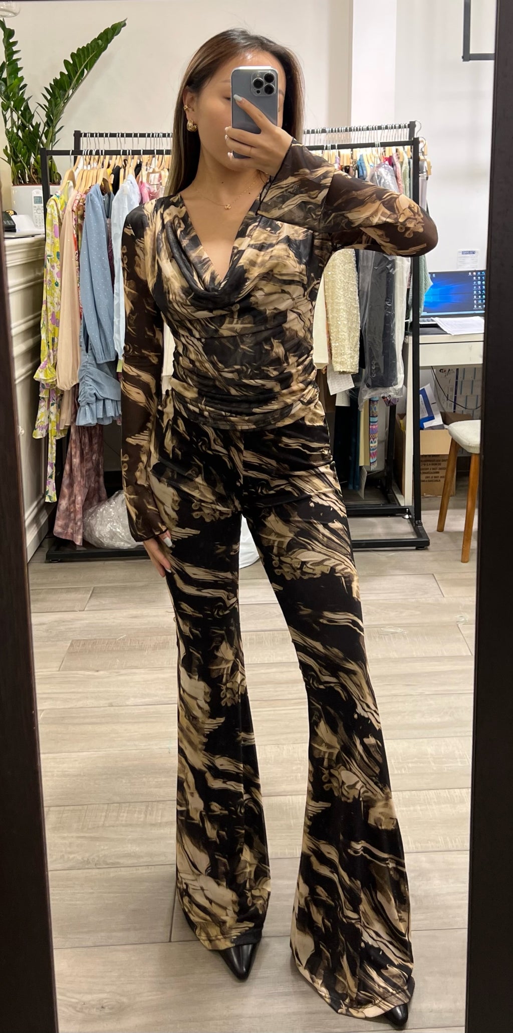Pantalon à motif abstrait