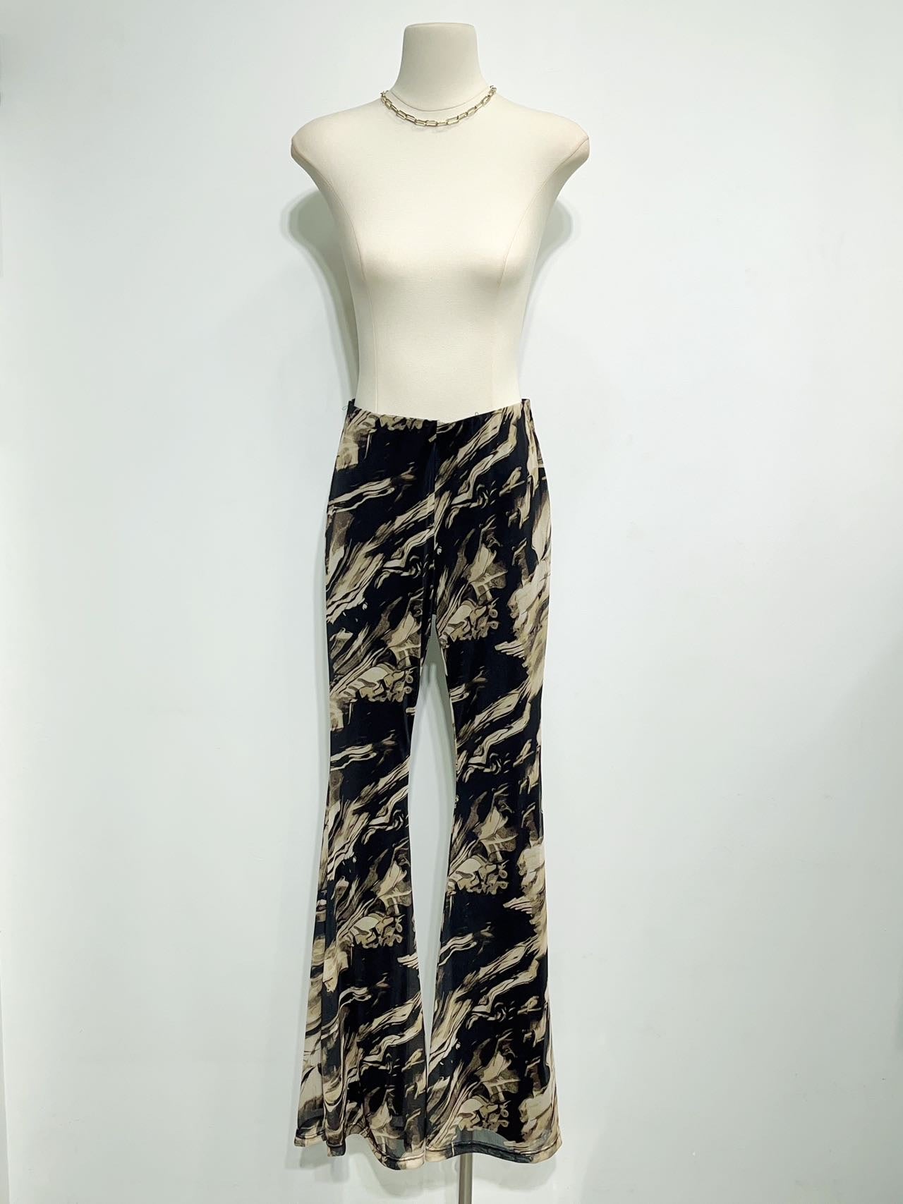 Pantalon à motif abstrait