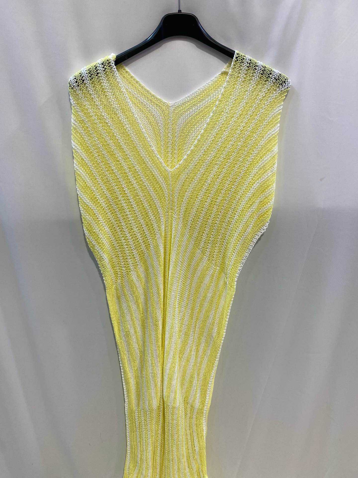 Robe Longue Résille Rayée à Décolleté V - Taille Unique 44/46