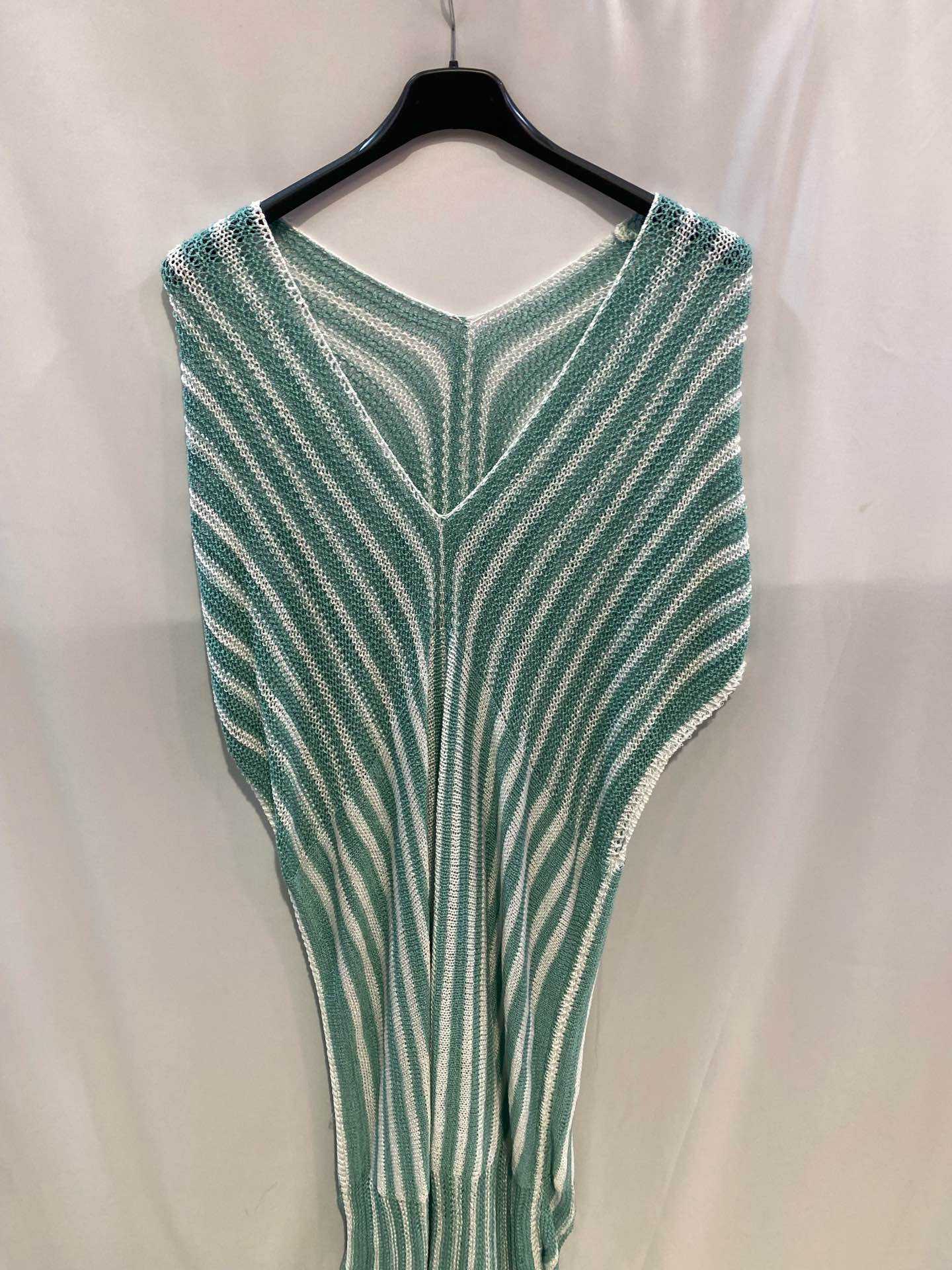 Robe Longue Résille Rayée à Décolleté V - Taille Unique 44/46