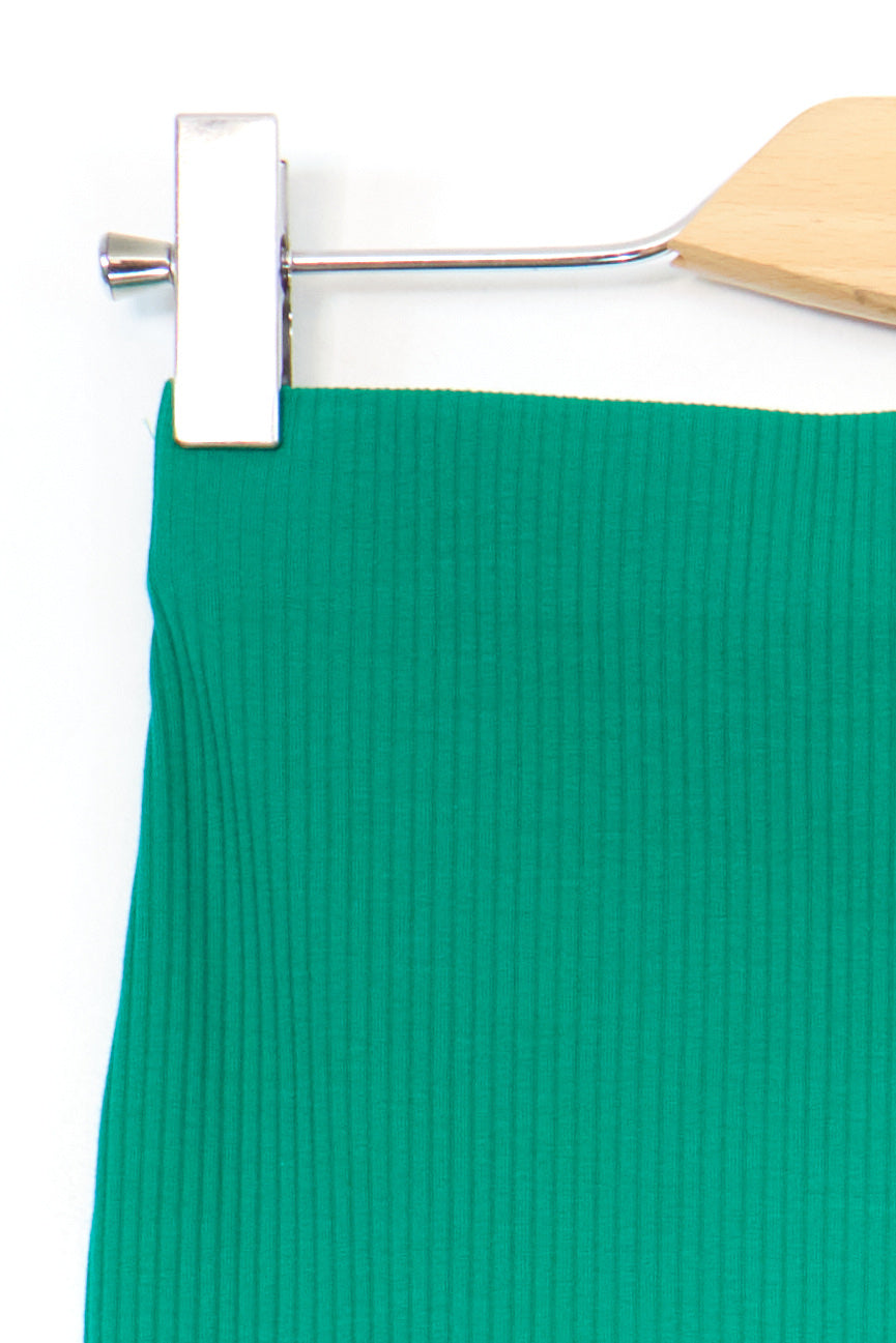 💚 Jupe Courte Ajustée – Style Casual Chic | Femme