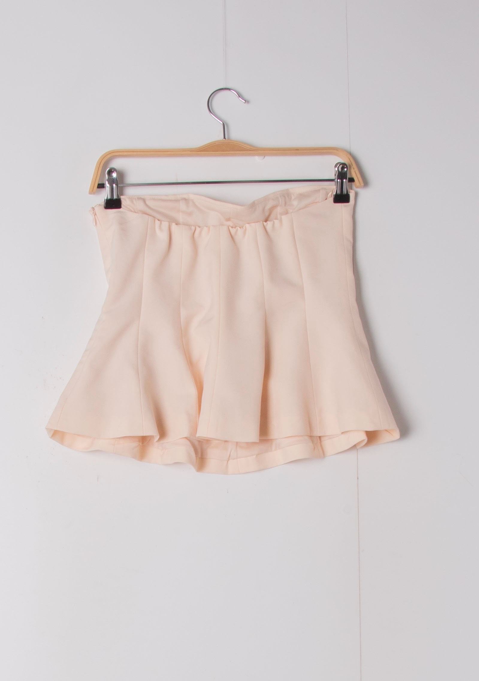 Top Bustier à Basque –Élégance Féminine