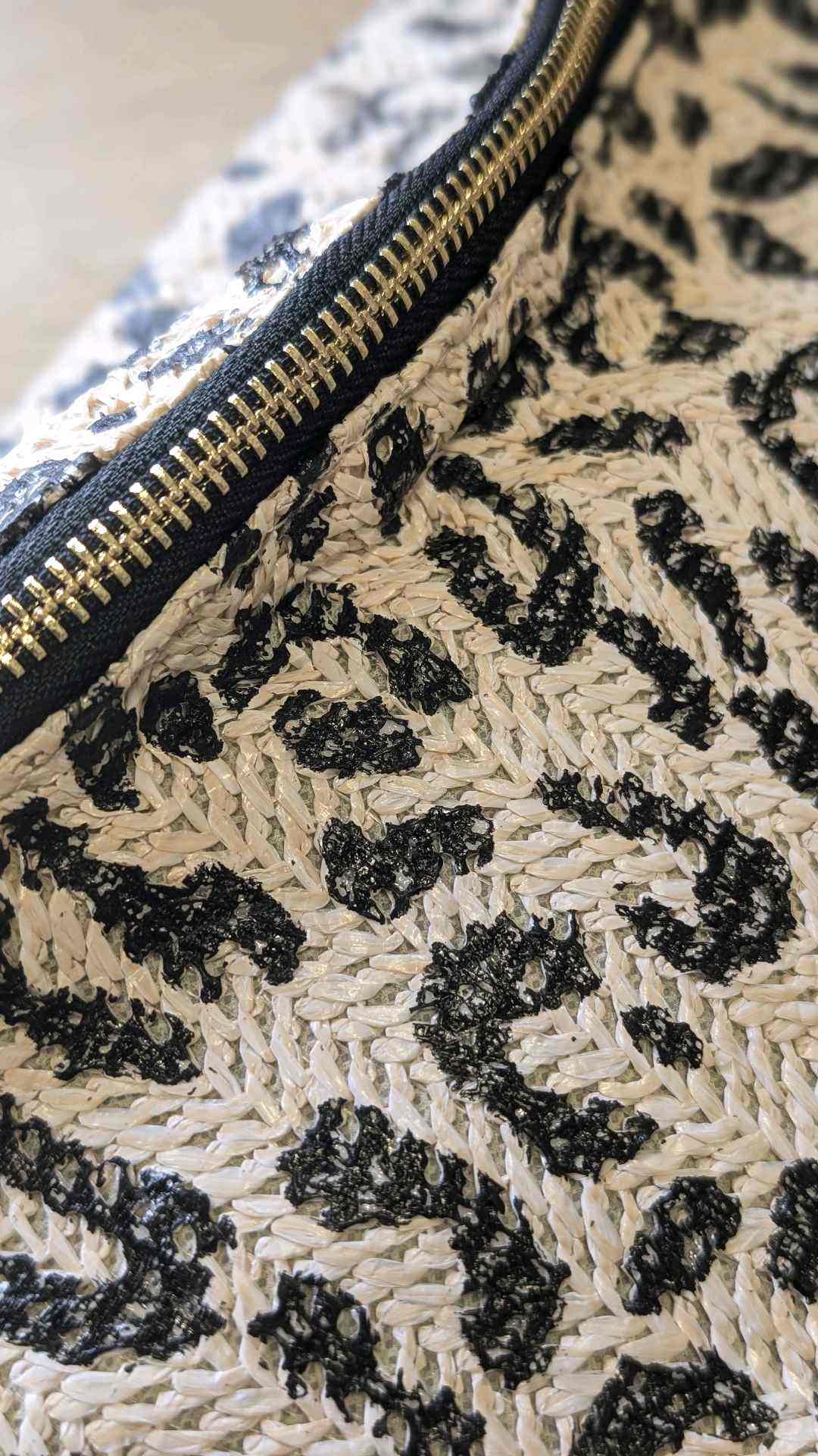 sac banane en paille avec l'impression  léopard