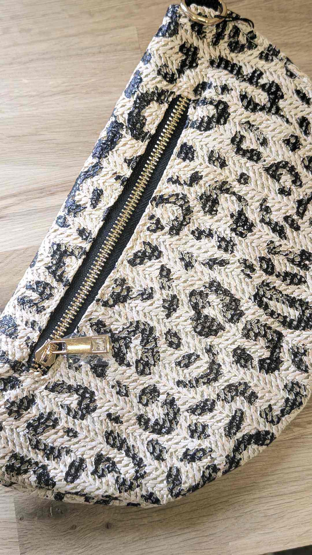 sac banane en paille avec l'impression  léopard