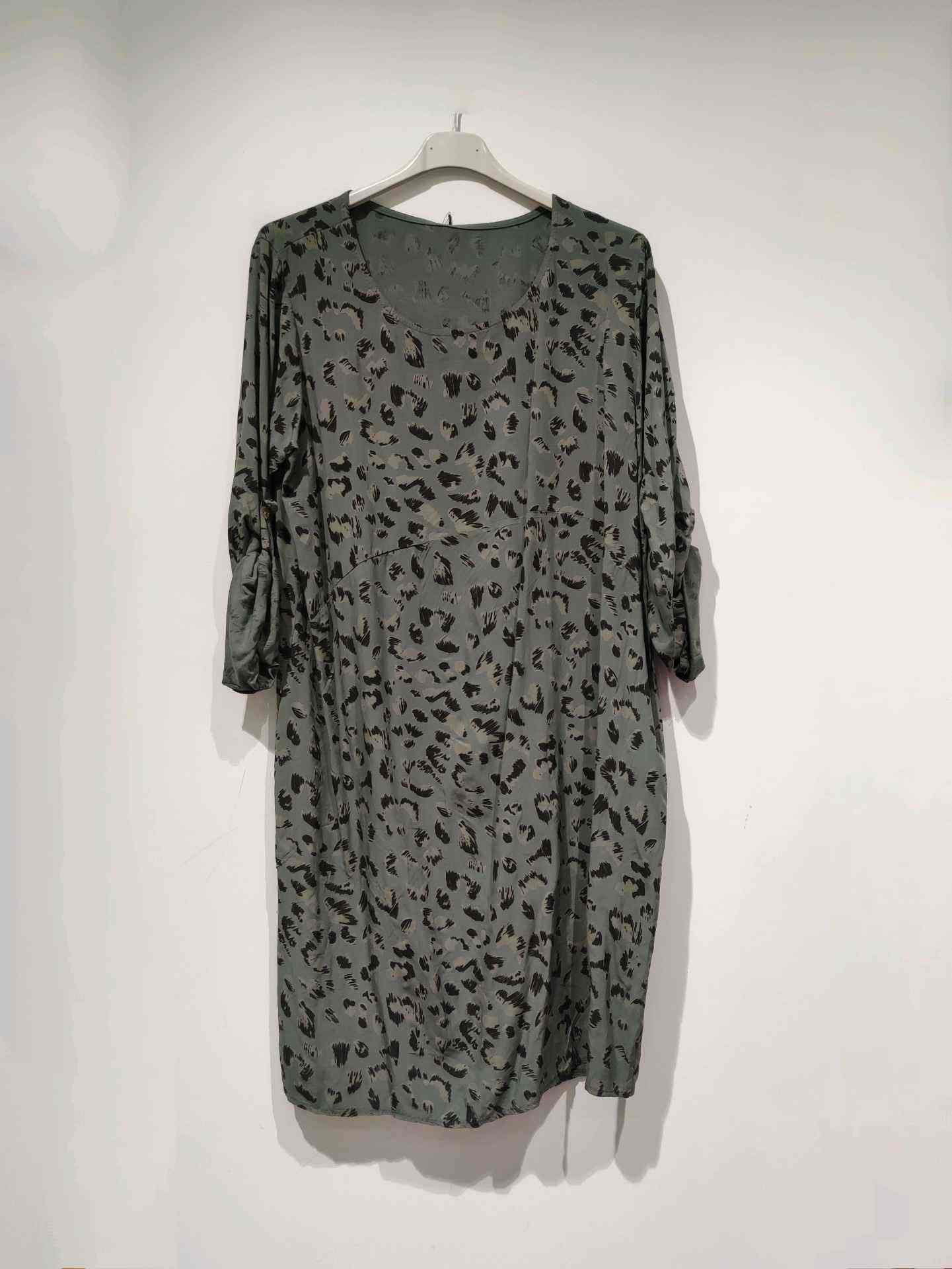 Robe Léopard – Élégance Sauvage