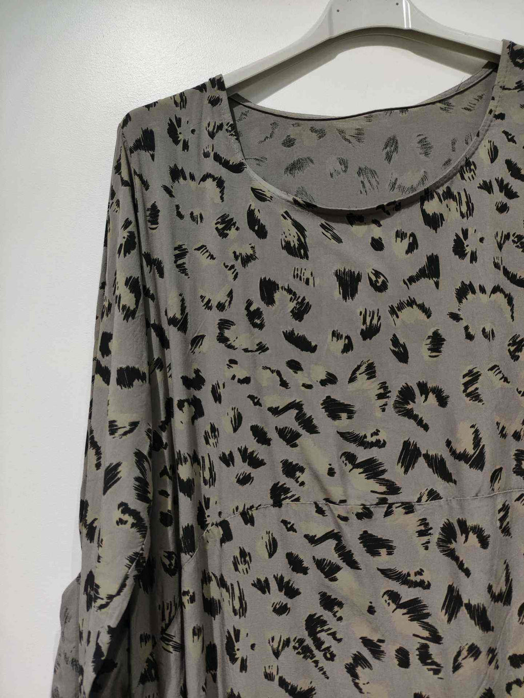 Robe Léopard – Élégance Sauvage