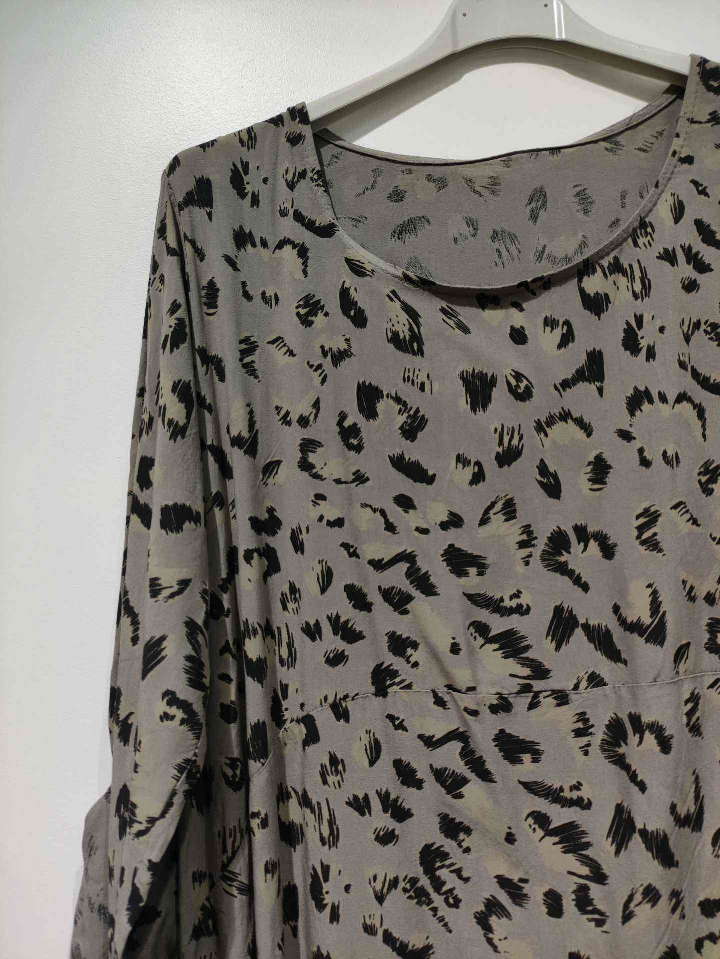 Robe Léopard – Élégance Sauvage