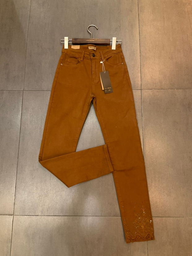 pantalon Jean Broderie florale sur le bas des jambes